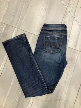 Tuesday Mid Rise Silver Jeans Women’s Dark Indigo Straight Leg Jeans